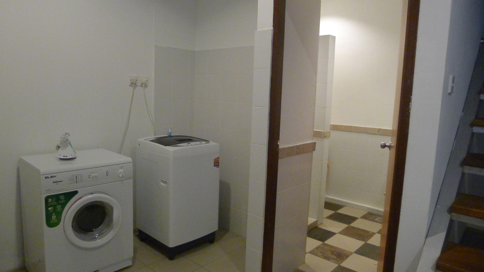 เวสต์เบอร์ลี อพาร์ตเมนท์ Apartment กูชิง ภายนอก รูปภาพ
