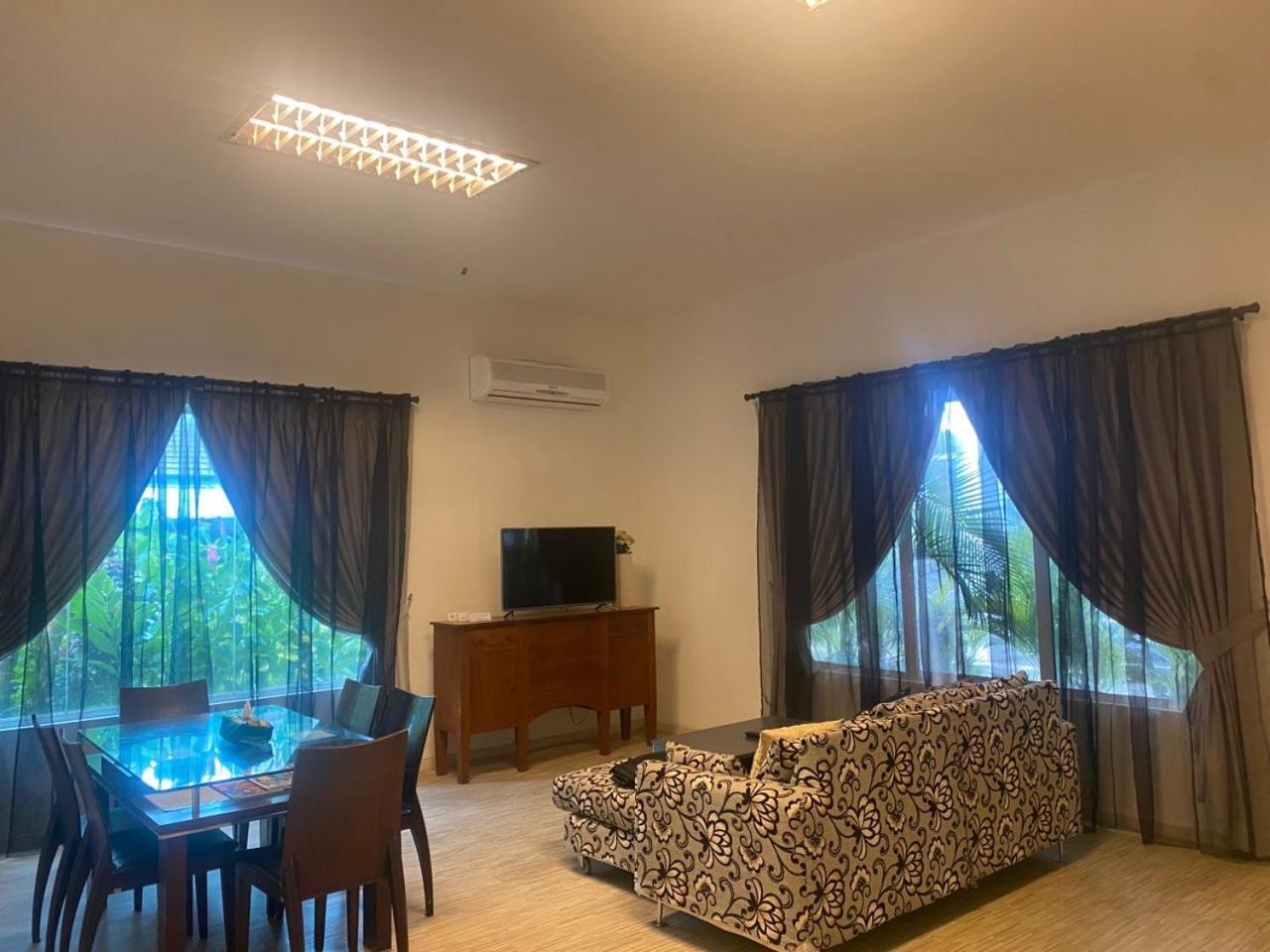 เวสต์เบอร์ลี อพาร์ตเมนท์ Apartment กูชิง ภายนอก รูปภาพ